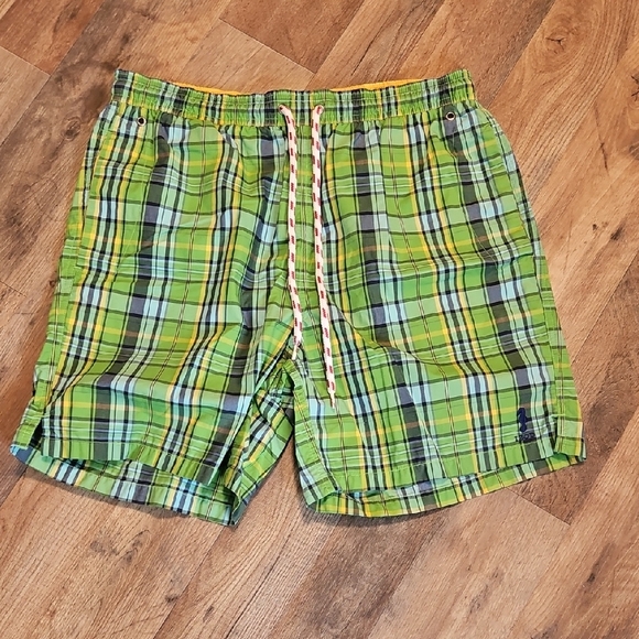 👖IZOD Men's Green Plaid Swim Shorts - Picture 1 of 9
